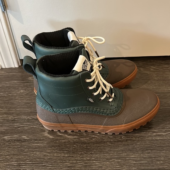 Vans Standard Mid Snow MTE Boot - Picture 2 of 4